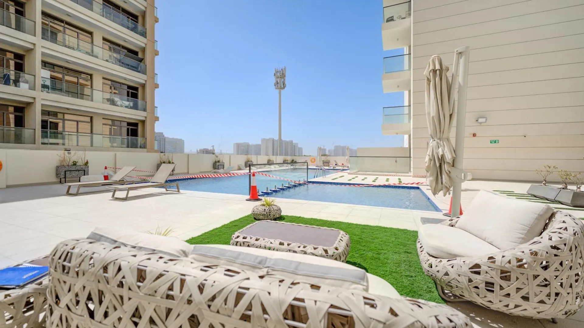 Apartment Bright & Luxury Studio With Balcony In Al Furjan Dubai